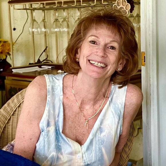 Meet your Posher, Rosemarie - Picture 1 of 2